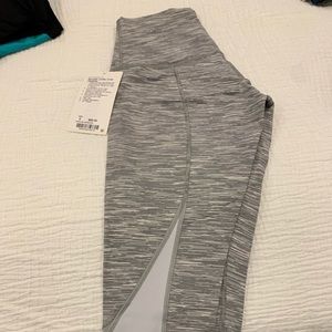 Lululemon Wunder Under Scalloped Crop pant - NWT size 6